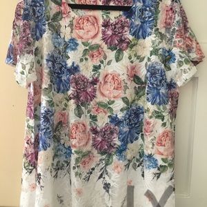 Feminine lace overlay tunic